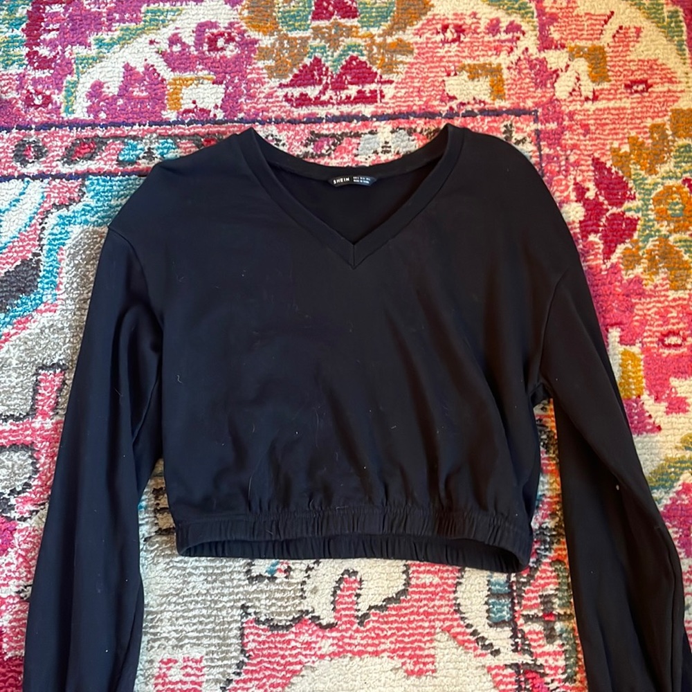 Cropped black v neck tee